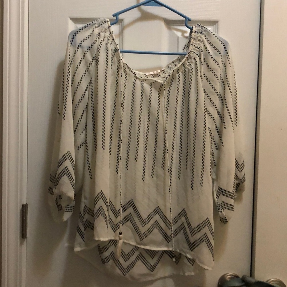 Skies are Blue loose lightweight top never worn